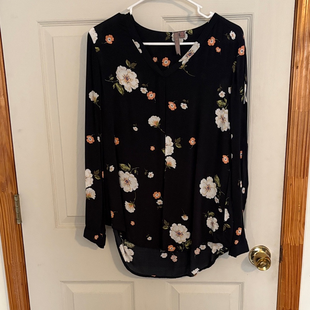 Chic Floral Black Blouse